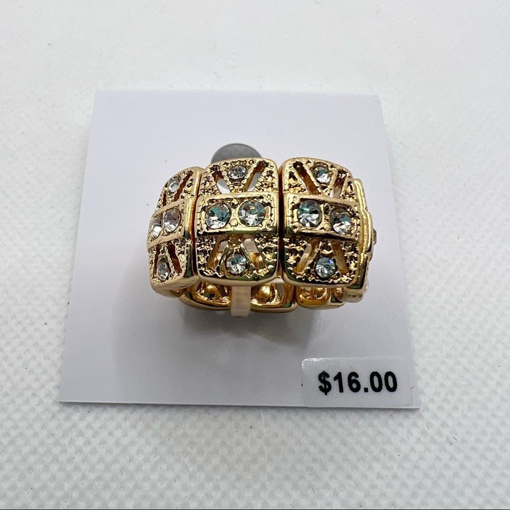 🍭4/$20 New rhinestone studded stretch gold tone ring